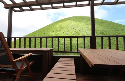 Futo House | Superb view Englishstyle lodge in front of Mt O/Ito Shizuoka