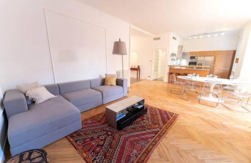 Nice City Centre Apartment | Superbe appartement avec jardin piscine, garage