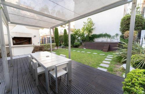 Nice City Centre Apartment | Superbe appartement avec jardin piscine, garage