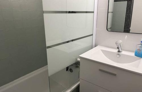 Cap d'Agde Apartment | Superbe T2 Cabine pour 5 Pers au Centre Port d'Agde avec Parking Sécurisé et Terrasses - FR-1-749-64