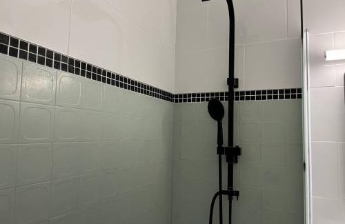 Cap d'Agde Apartment | Superbe T2 Cabine pour 5 Pers au Centre Port d'Agde avec Parking Sécurisé et Terrasses - FR-1-749-64