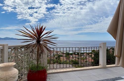 L'Estaque Apartment | Superbe terrasse avec vue panoramique sur la mer