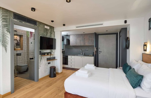 Sykies Apartment | Superior Suite with Sea View