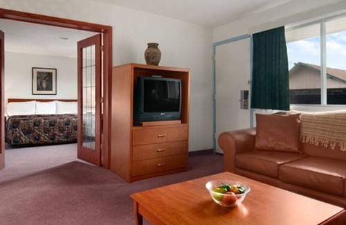 South Lethbridge Hotel | Superlodge Canada Lethbridge