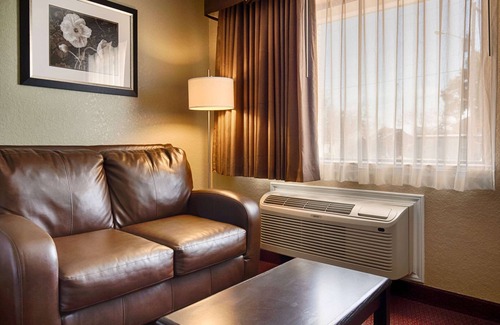 Floresville Hotel | SureStay Hotel by Best Western Floresville