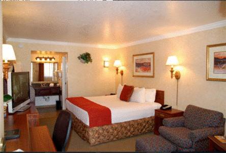 North Mountain Hotel | SureStay InnSuites Phoenix Hotel & Suites by Best Western