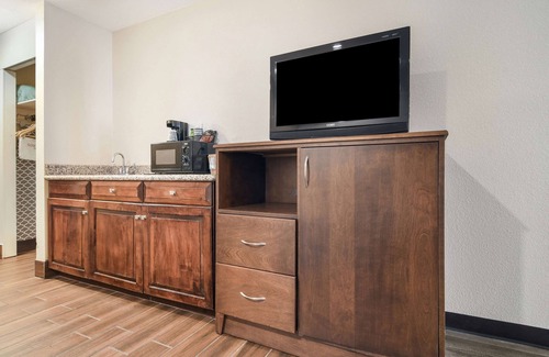 Tarboro Hotel | SureStay Plus Hotel by Best Western Tarboro