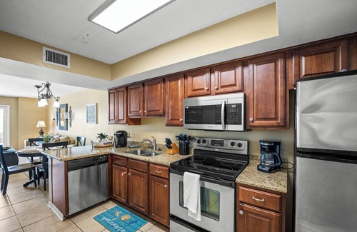 Gulf Shores Condo | Surf Side Shores: RIGHT ON THE BEACH! One week of summer left or book for fall!