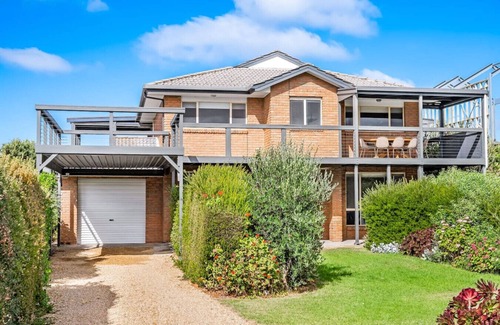 Middleton House | Surfers Reserve - Beachfront, family and pet frien