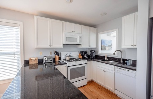 Easton's Point House | Surfside! Fantastic Beach House, Near Restaurants, Cliff Walk, Close to Downtown