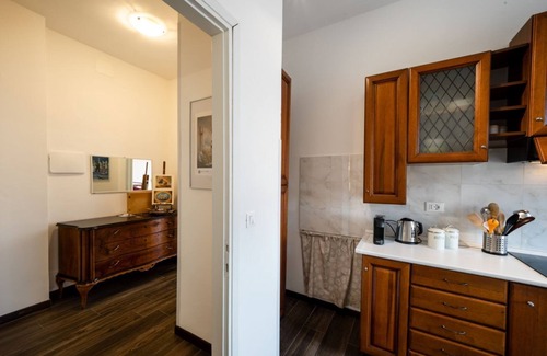 Est Apartment | Surrealist reverie in Verona | self check-in