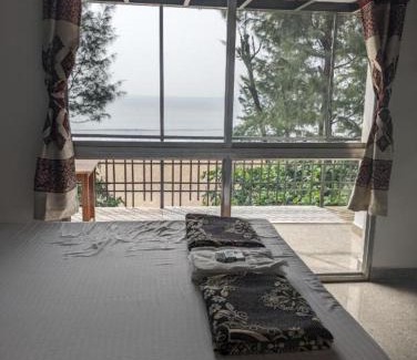 Gokarna Hotel | Surya cafe and stay sea view