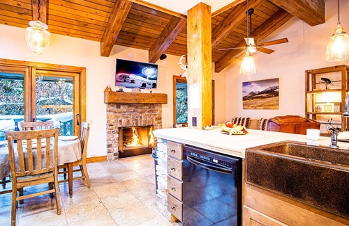 River Run Condo | SV154 - Walk to Lifts & Town - Hot Tub & Pool
