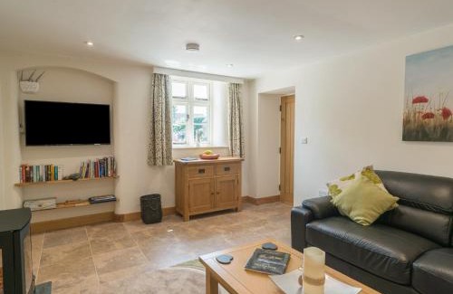 Eaton Mascott House | Swallows Cottage