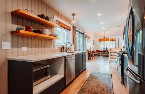 Historic Railroad District House | Swank House on Main St in Ashland