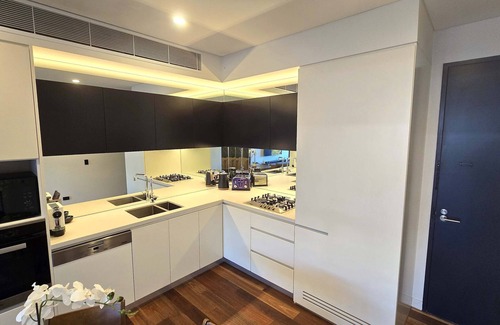 Rosebery Apartment | Swanky 2 bed apt with parking - Easy city access