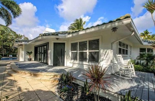 Harbor Beach House | SWAYING PALM BEACH HOUSE