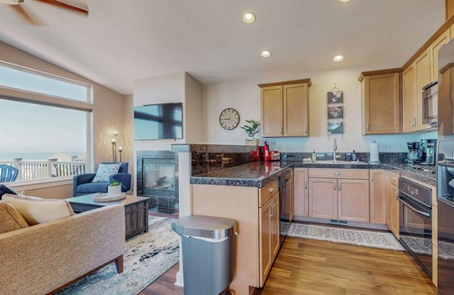 Oceanside House | Sweeping ocean-view home with fireplace, grill, & foosball table - dog-friendly