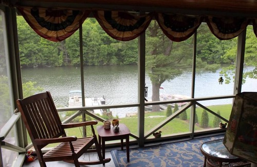 New Fairfield Cottage | Sweet Dotti's Cottage on Candlewood Lake - 60M NYC