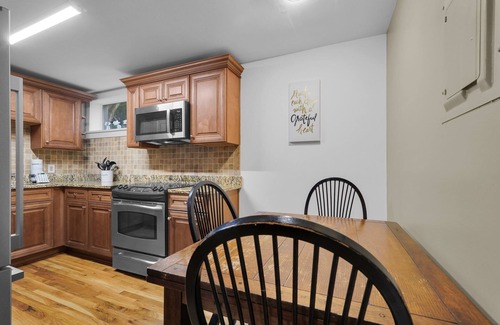 Historic Downtown Savannah Apartment | Sweet Garden Home on Jones Street Across From Clary's by Lucky Savannah