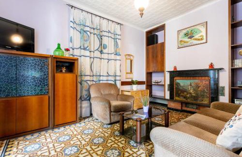 Dongo Apartment | Sweet Honey Home by Halldis