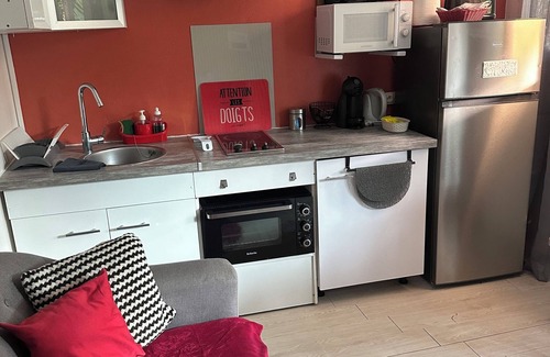 Fontaine de Moutte House | Sweet Pea F2 flirtatious in the countryside