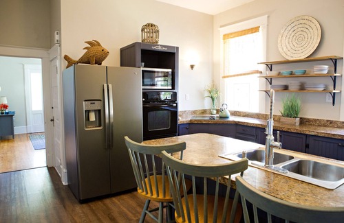 Cape Charles House | Sweet Retreat - Close to the beach! Sleeps 12 comfortably