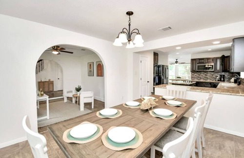 Houston House | Sweet Spring Vacation with Gameroom Pool TIKI Bar