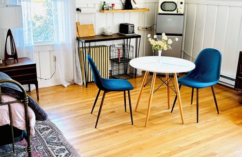 Greenfield Apartment | Sweet Suite in Montague near Colleges and Downtown Turners Falls Great Falls.