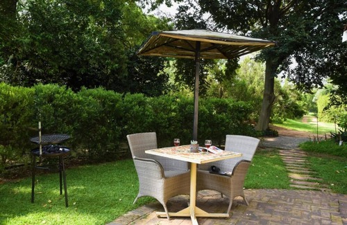Muldersdrift House | Sweet Thorn Tree Spacious cottage for 2 people with great terrace!