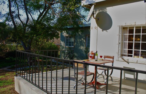 Muldersdrift House | Sweet Thorn Tree Spacious cottage for 2 people with great terrace!