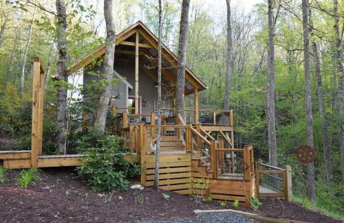 West Jefferson House | Sweetwater Cottage - Private Cottage Tucked in the Woods - WJ & Boone - River Access