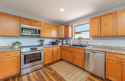 Harpswell House | Swim, Kayak & Relax in Coastal Comfort from this Charming, Pet-Friendly Home