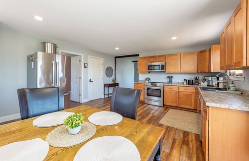 Harpswell House | Swim, Kayak & Relax in Coastal Comfort from this Charming, Pet-Friendly Home