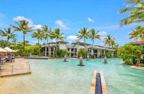 Port Douglas Apartment | 'Swim-Out Escape at Temple' Steps to Four Mile Beach