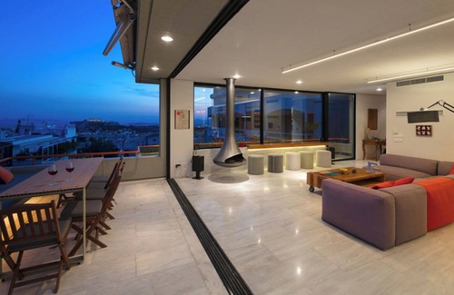Athens City Centre Apartment | Swim with a 360° View in the Centre of Athens