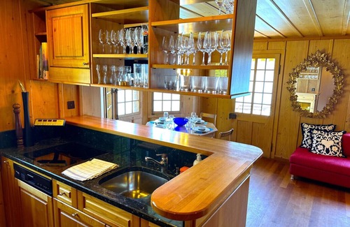 Sigriswil Apartment | SwissHut Stunning Views Alps & Lake - Chalet Monbijou