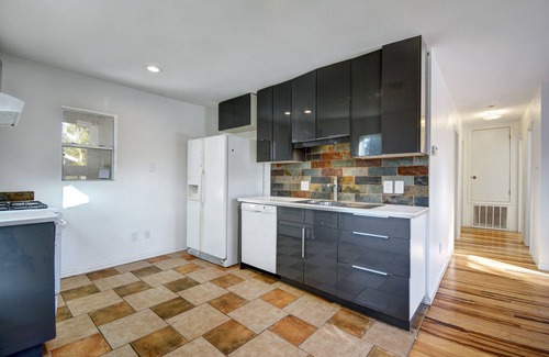 MLK House | SXSW!~Charming 3-bedroom house with AC and WiFi in marvelous Austin!~