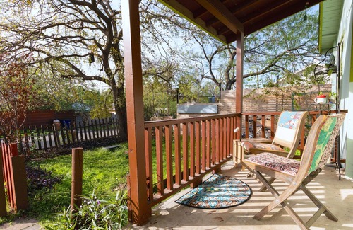 MLK House | SXSW!~Charming 3-bedroom house with AC and WiFi in marvelous Austin!~