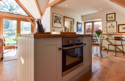 Bibury Apartment | Sycamore - sleeps 2 guests in 1 bedroom