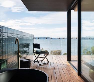Battery Point Apartment | 'Sydney' - Luxurious waterfront penthouse in Battery Point