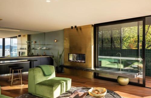 Battery Point Apartment | 'Sydney' - Luxurious waterfront penthouse in Battery Point