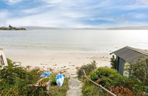 Opossum Bay House | 'Syrrah Serenity' Beachfront Bliss at Opossum Bay
