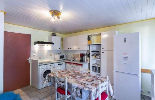 Esquieze-Sere Apartment | T2 cabine 6 pers avec balcon, parking privé, proche commodités et stations de ski - FR-1-402-122
