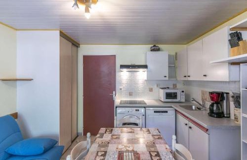 Esquieze-Sere Apartment | T2 cabine 6 pers avec balcon, parking privé, proche commodités et stations de ski - FR-1-402-122