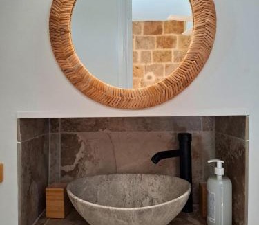 Montpellier-Centre Apartment | T2 Cosy Clim & WiFi - Ecusson cœur de Montpellier