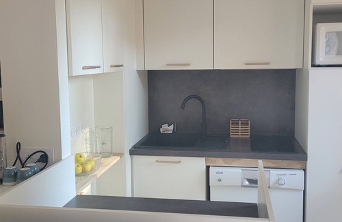 La Madrague Apartment | T2 - Large Terrace - Quiet - 350m from La Rainette Beach