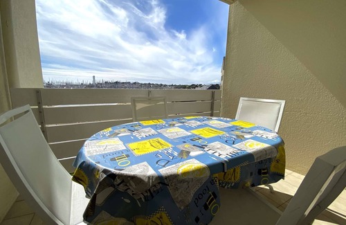 Arzon Apartment | T2 on Port du Crouesty with balcony for vacation rental