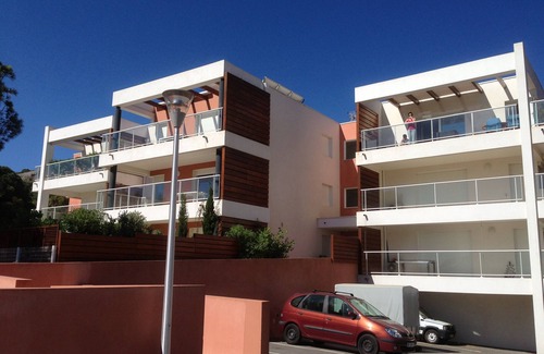 Calvi Apartment | T2 standing in quiet area. Magnificent mountain view.