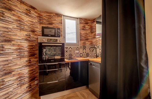 Saint-Denis Apartment | T3 - L' Anaxa - 65m² - champ fleuri, 2 chambres.